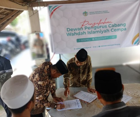 Ustadz Asri Jaya Kukuhkan Pengurus DPC Wahdah Islamiyah Cempa, Tekankan Pentingnya Kerja Nyata