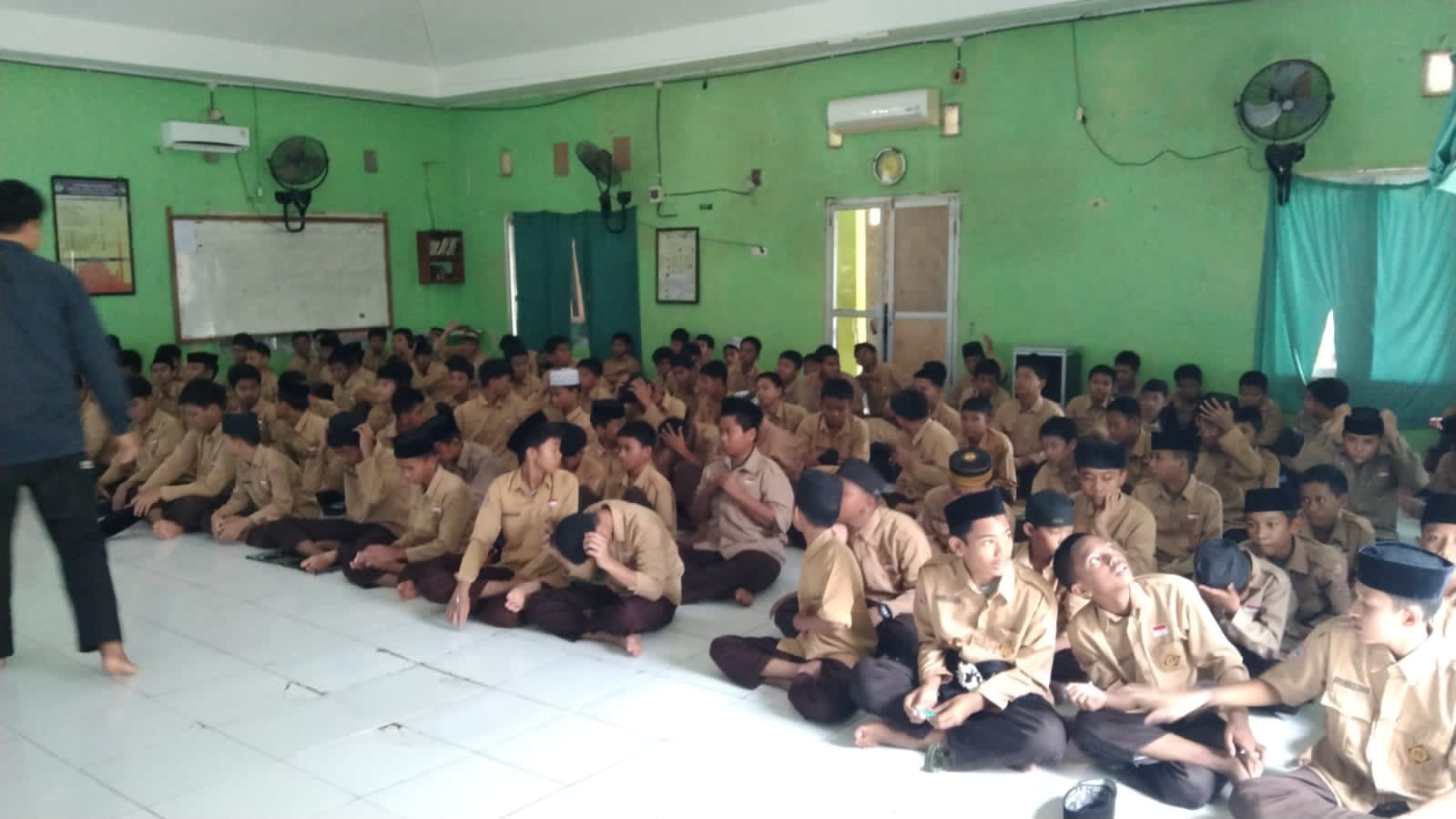 Lebih dari Sekadar Seremoni: Hakikat Hari Guru Adalah Setiap Hari