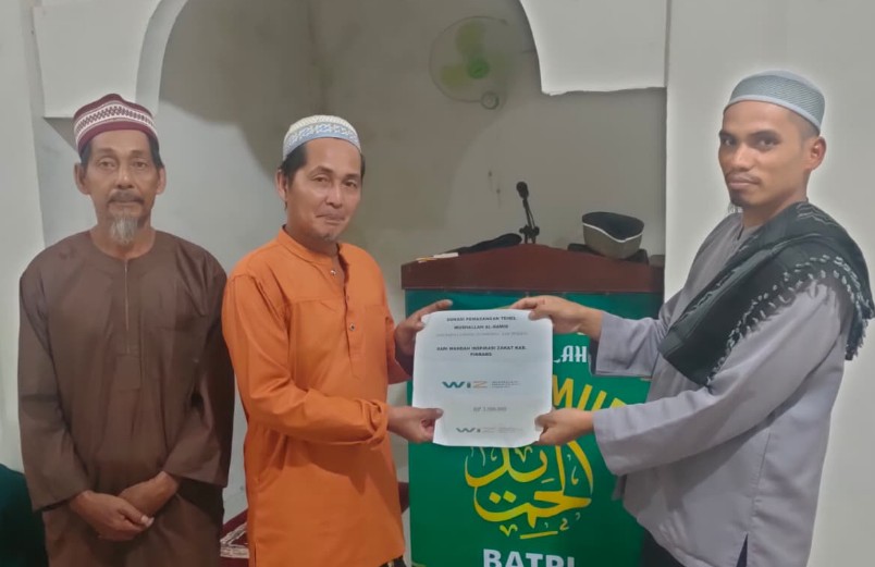 Dukung Pusat Dakwah, WIZ Salurkan Donasi Pemasangan Keramik Mushallah Al-Hamid Kaballangang