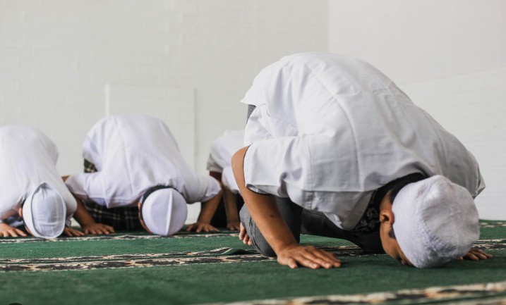 Makna Gerakan Shalat