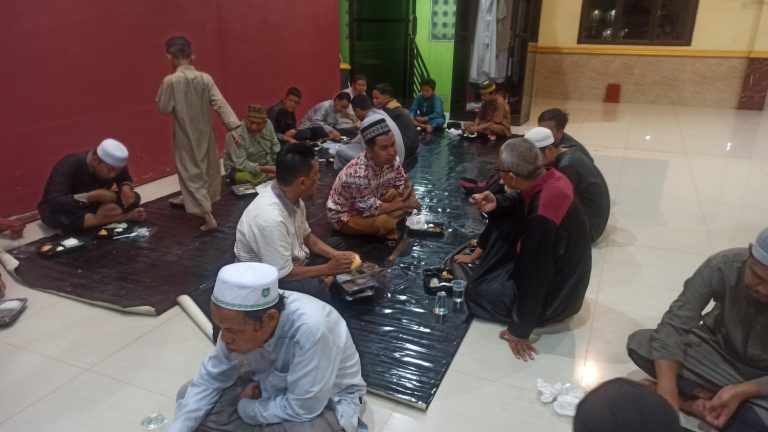 Syiar Keutamaan Puasa Arafah, DPD Wahdah Islamiyah Pinrang Gelar Buka Puasa Bersama di Masjid Al Ikhlas