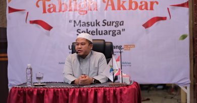 Penuh Tawa dan Haru, Ustaz Harman Tajang Bongkar Rahasia “Masuk Surga Sekeluarga” di Pinrang