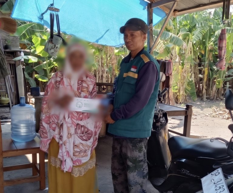 Kisah Mengharukan dari Jalan Ambo Dondi: “Beruntung Ada Tetangga yang Mengangkat Suami Saya yang Stroke”, WIZ Pinrang Hadir Bawa Pelipur Lara