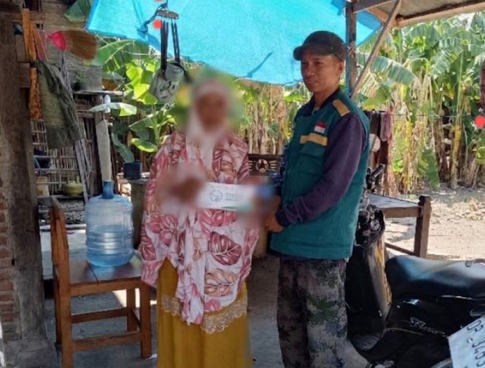 Kisah Mengharukan dari Jalan Ambo Dondi: “Beruntung Ada Tetangga yang Mengangkat Suami Saya yang Stroke”, WIZ Pinrang Hadir Bawa Pelipur Lara